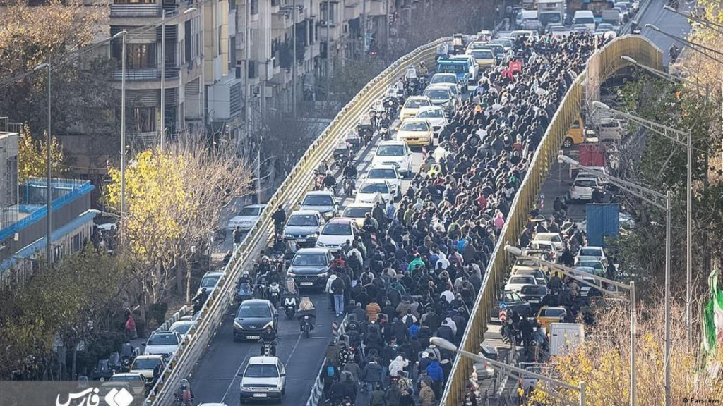 En Irán escalan las protestas por la crisis económica y política