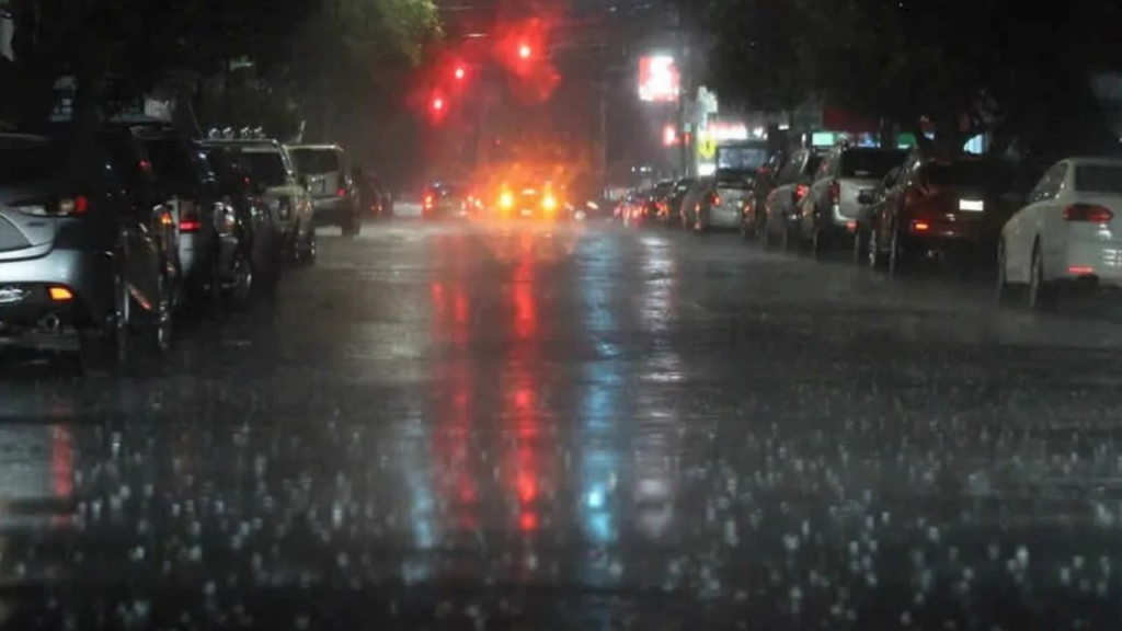 Lluvia mañanera sorprende a capitalinos; se activa alerta amarilla en nueve alcaldías