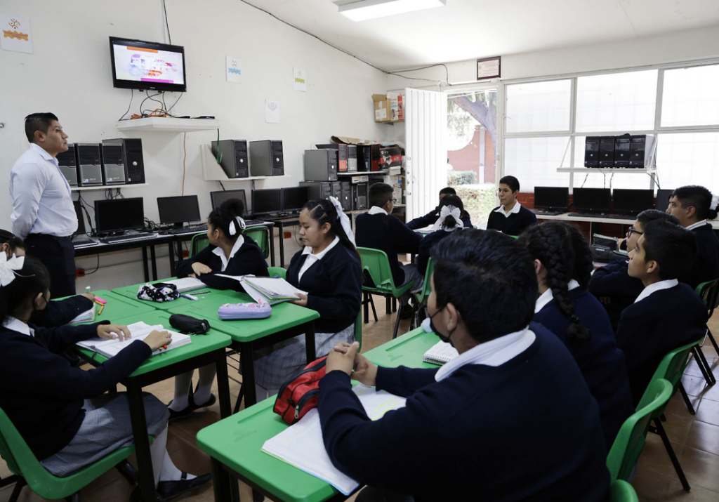 Gobierno mexiquense reafirma su compromiso con la educación