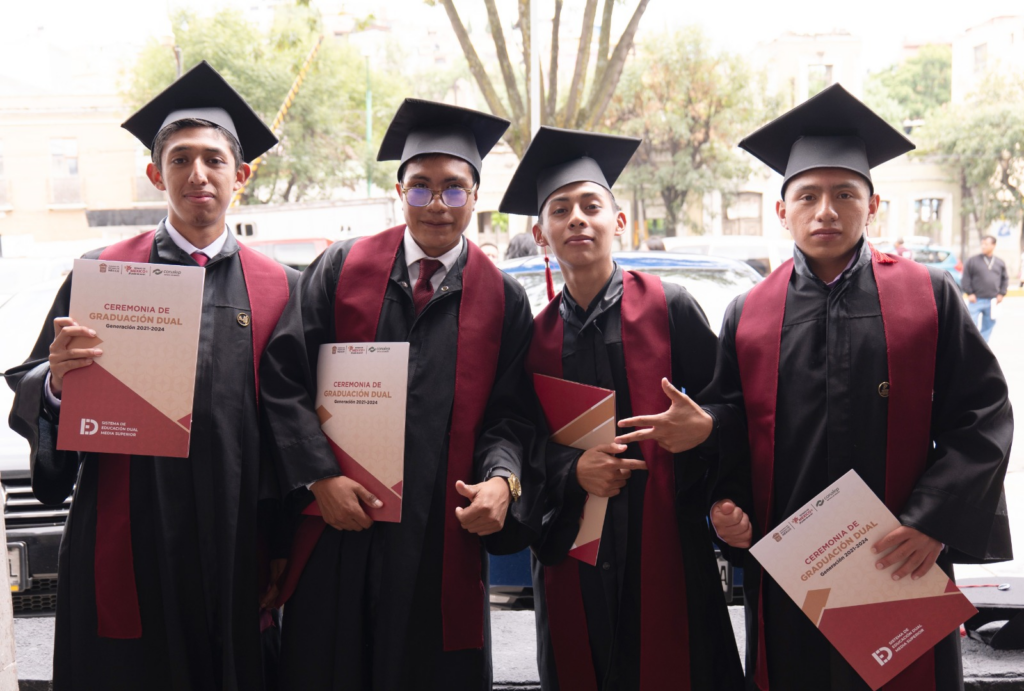 Egresan mil 026 estudiantes del modelo de Educación Dual del CONALEP Estado de México