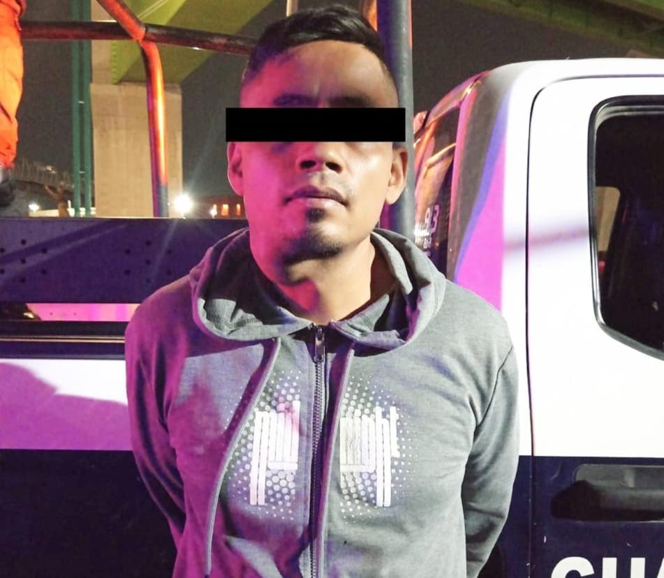 Detienen a sujeto con moto robada en los Héroes Tecámac; realizaba maniobras peligrosas