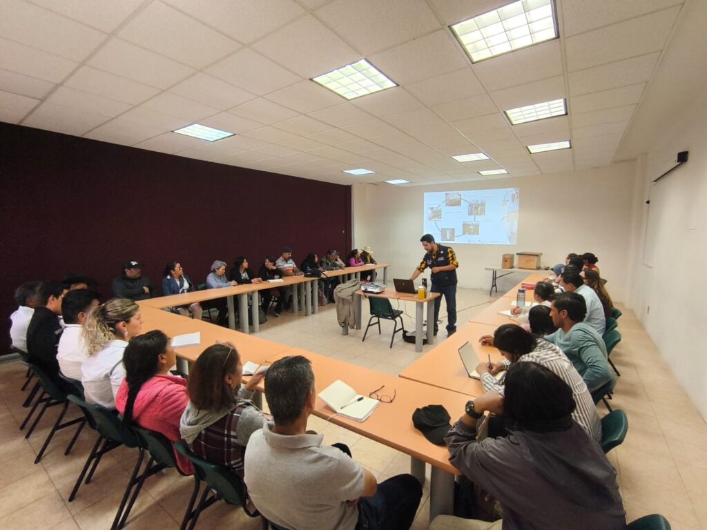 Produce tu propia miel, capacitate en apicultura