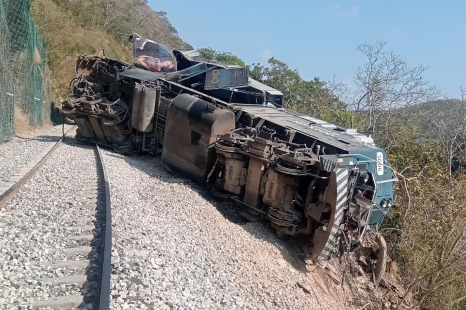 Descarrilamiento del Tren Interoceánico en Oaxaca deja 98 heridos y 13 fallecidos