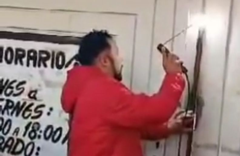 Suteymistas cierran pozos en Ecatepec y realizan bloqueos por falta de pago de prestaciones