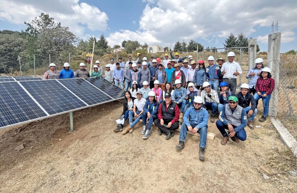 Estudiantes impulsan proyecto de reingeniería fotovoltaica en San Felipe del Progreso