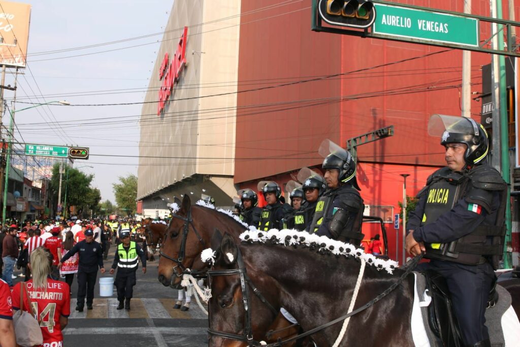 En marcha operativo de seguridad por el partido Toluca vs América en la capital mexiquense
