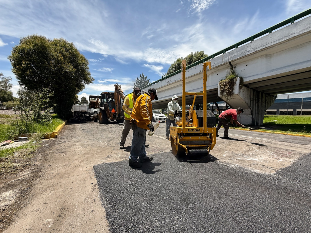 Continúan trabajos de bacheo en distintas zonas de Toluca