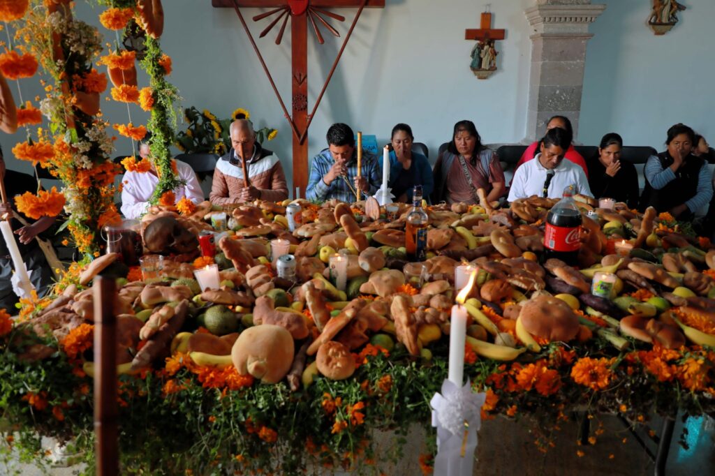 Es comunidad nahua de Temascaltepec, «el pueblo de la muerte» por su fervor en la veneración de sus difuntos