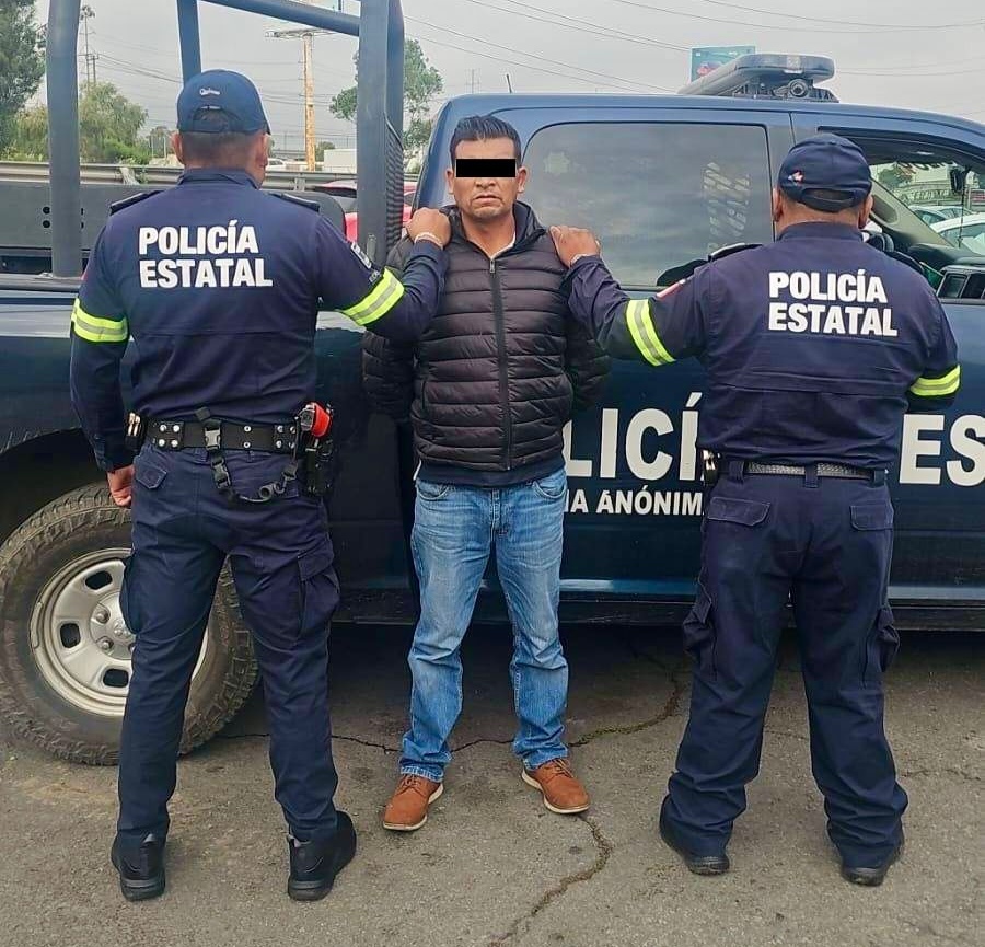 Detienen a sujeto por tentativa de robo y daño a vehículo oficial