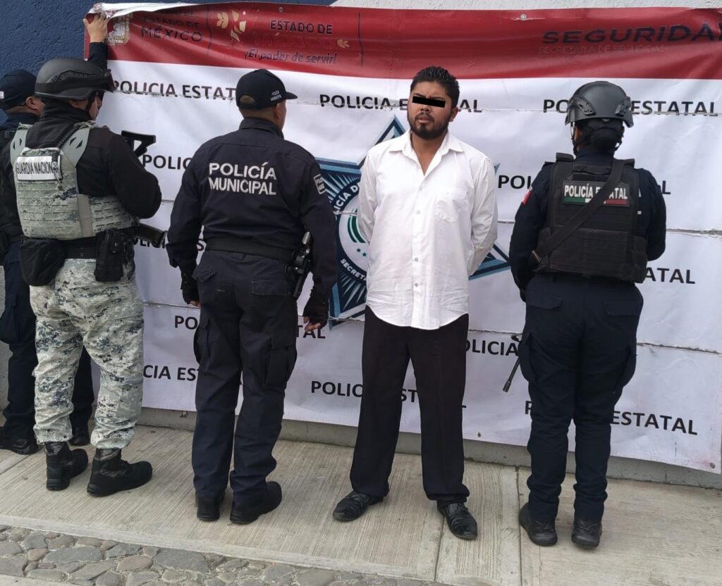 Detienen en Santiago Tianguistenco a sujeto que amenazó a motociclista con una réplica de pistola