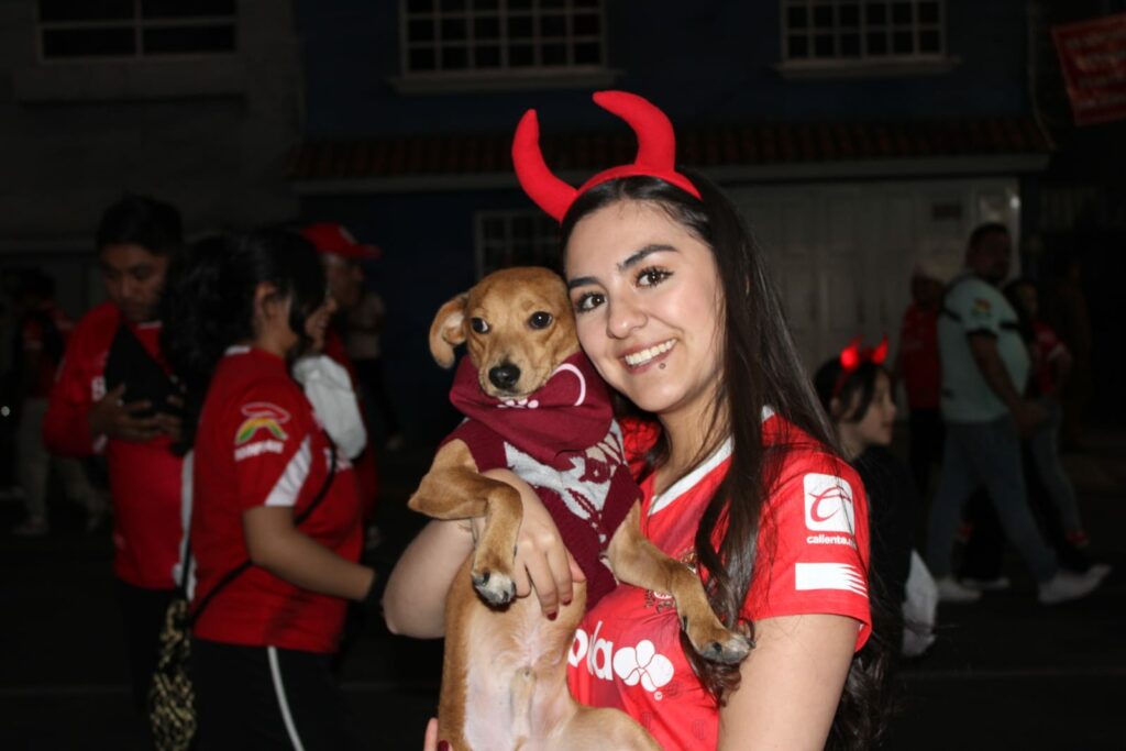 Tres lomitos más consiguen hogar entre la afición del Club Deportivo Toluca; ya suman 59