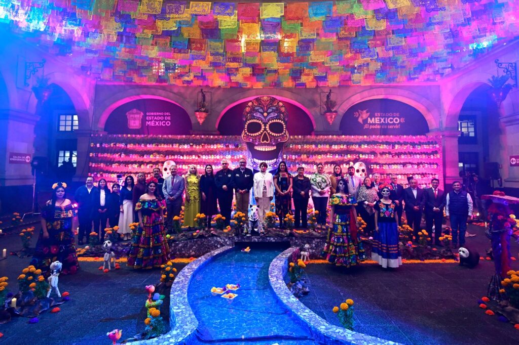 Abren Ofrenda Monumental de Día de Muertos en Palacio de Gobierno
