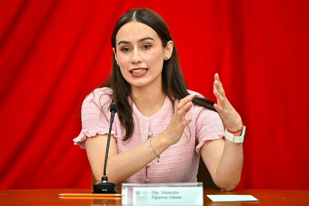 Convoca Alejandra Figueroa a crear una red de mujeres jóvenes