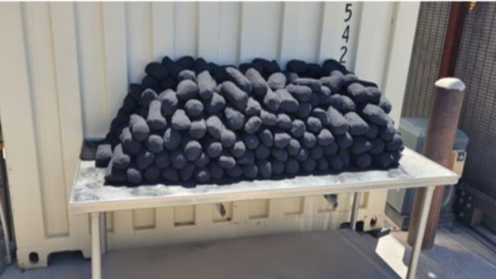 Aseguran 146 kilos de metanfetamina disfrazada de carbón en Nogales, Arizona