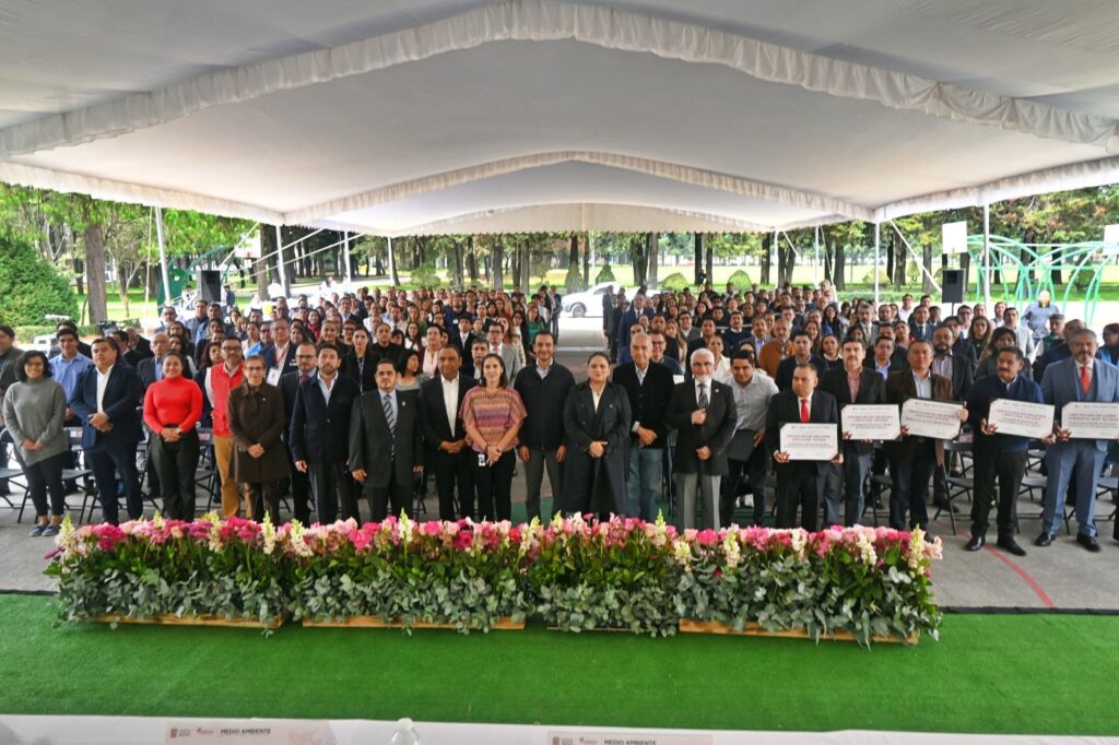 Entregan 209 certificados ambientales a empresas y unidades médicas del Edoméx