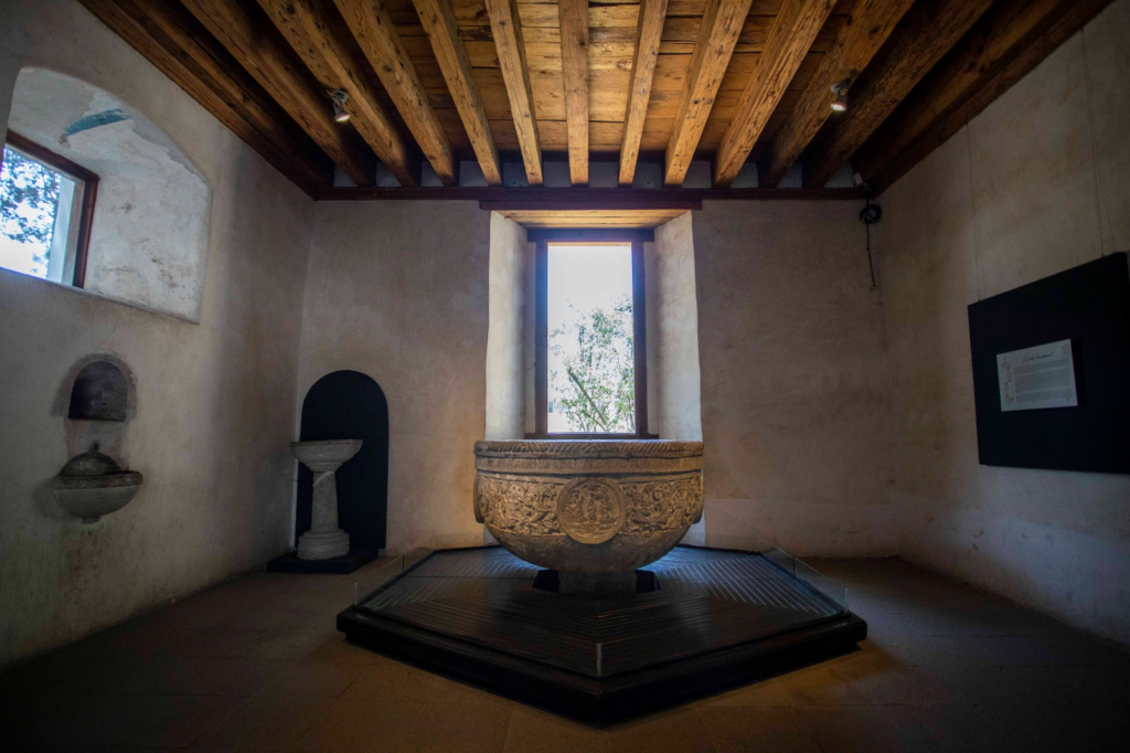 Museo Virreinal de Zinacantepec resguarda la Pila Bautismal más grande de América Latina
