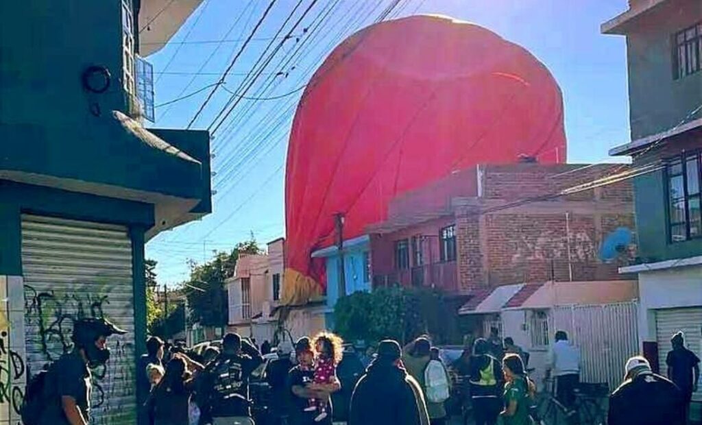 Globo aerostático cae en San Martín de las Pirámides, Teotihuacán; hay 12 lesionados