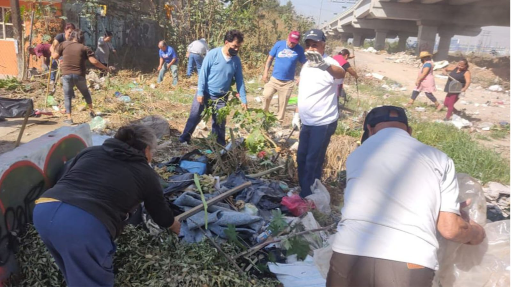 Comunidad de Ecatepec y Brigadas Colibrí de la Secretaría del Agua se unen en labores de limpieza