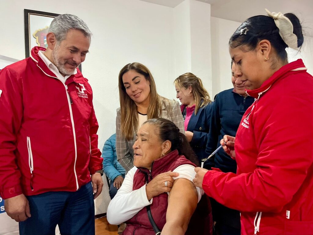 Cruz Roja Toluca realiza campaña de vacunación  contra Covid-19, en Villa Victoria