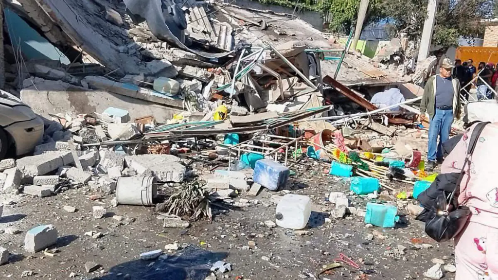 Explosión por gas derrumba viviendas y deja al menos 12 heridos en Coacalco