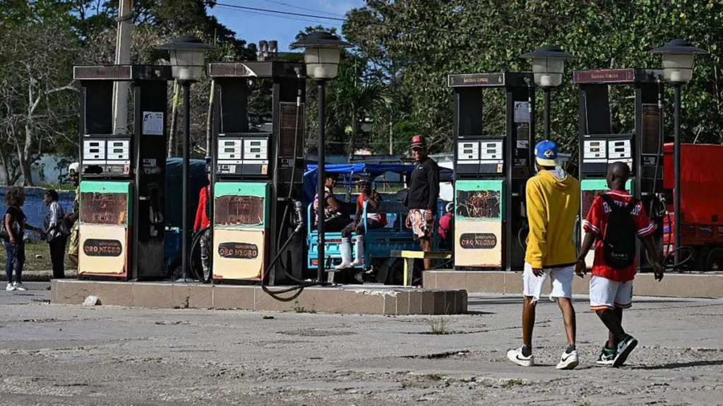La isla de Cuba agota sus reservas de combustible en medio de la crisis