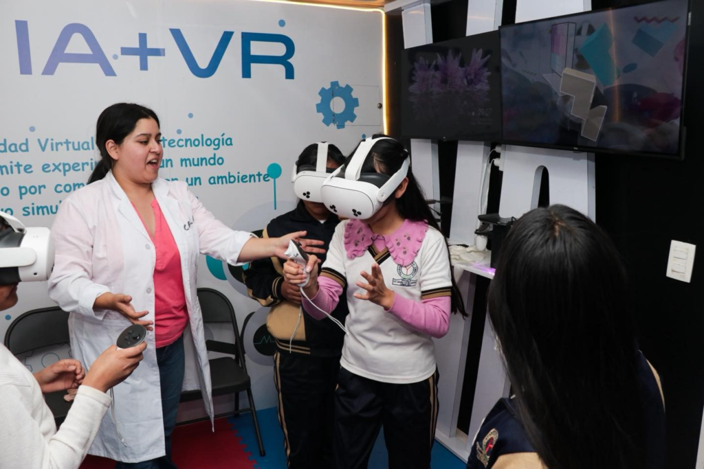 ¡Ciencia Sobre Ruedas! Lleva inteligencia artificial, robótica y realidad aumentada en plazas públicas