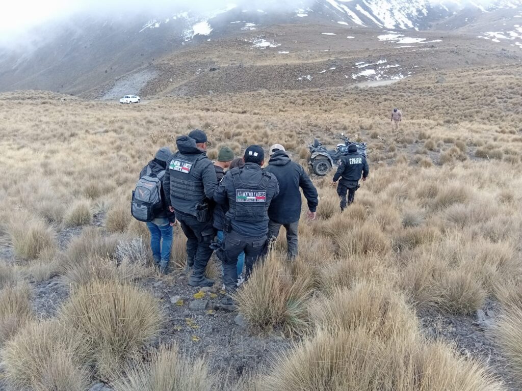 Gracias Policía de Alta Montaña: Rescata a menor que sufrió caída en el Nevado de Toluca