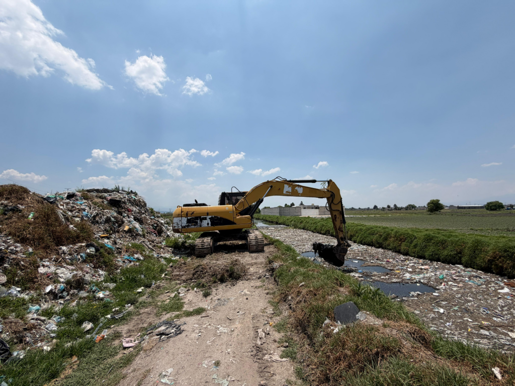 Continúan limpieza de canales y sistema de drenaje para mitigar riesgos de inundación en Toluca
