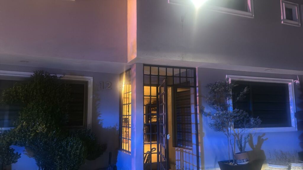 Adolescente dispara dentro de su casa en Seminario 2 de Marzo:  hay dos hombres muertos