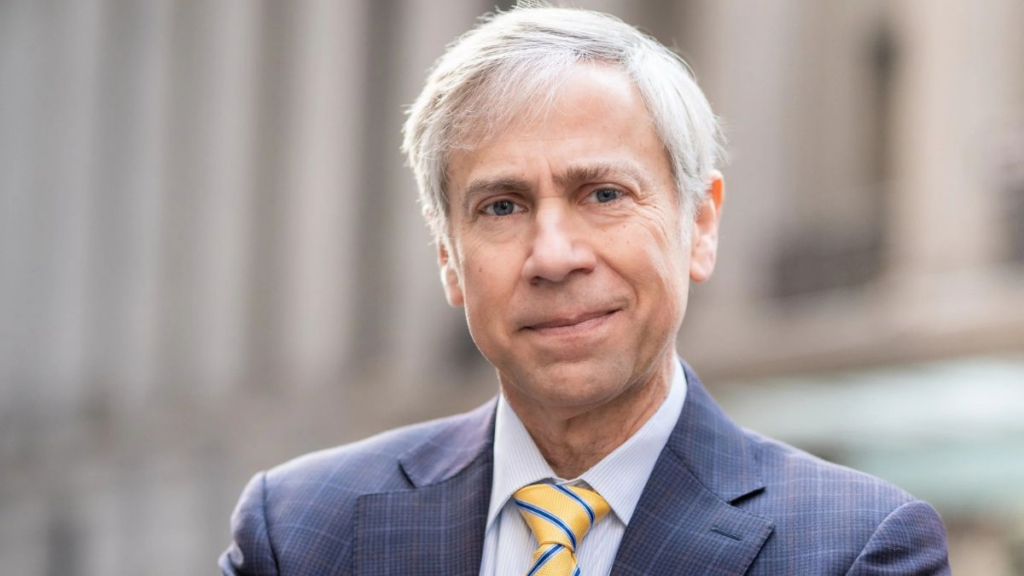 Barry Pollack, es el abogado Nicolás Maduro en EU; defendió a Julian Assange