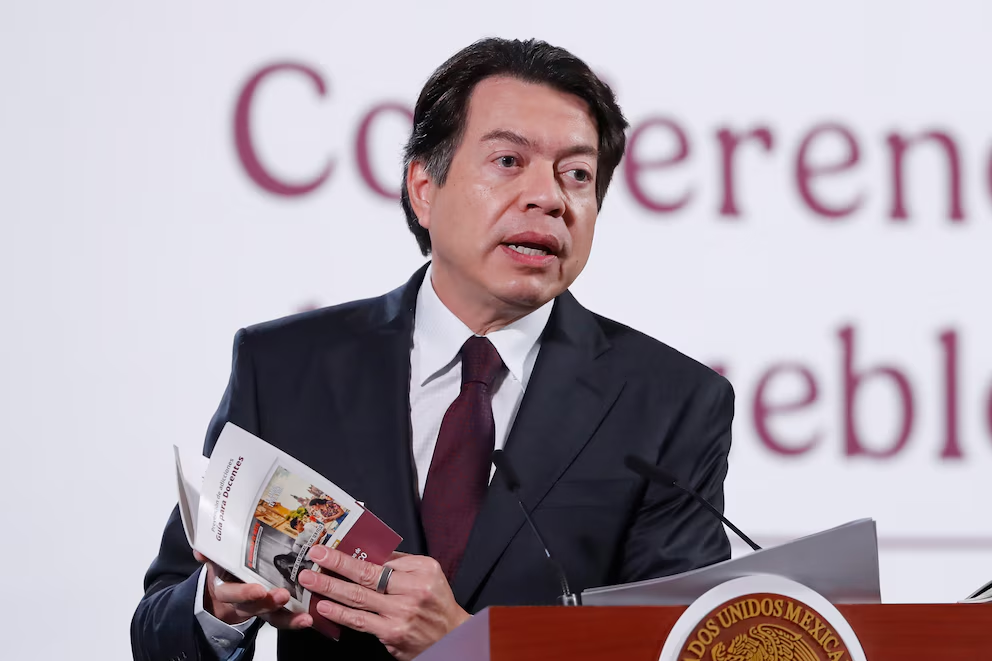 SEP anuncia aumento salarial para docentes en medio de polémica educativa