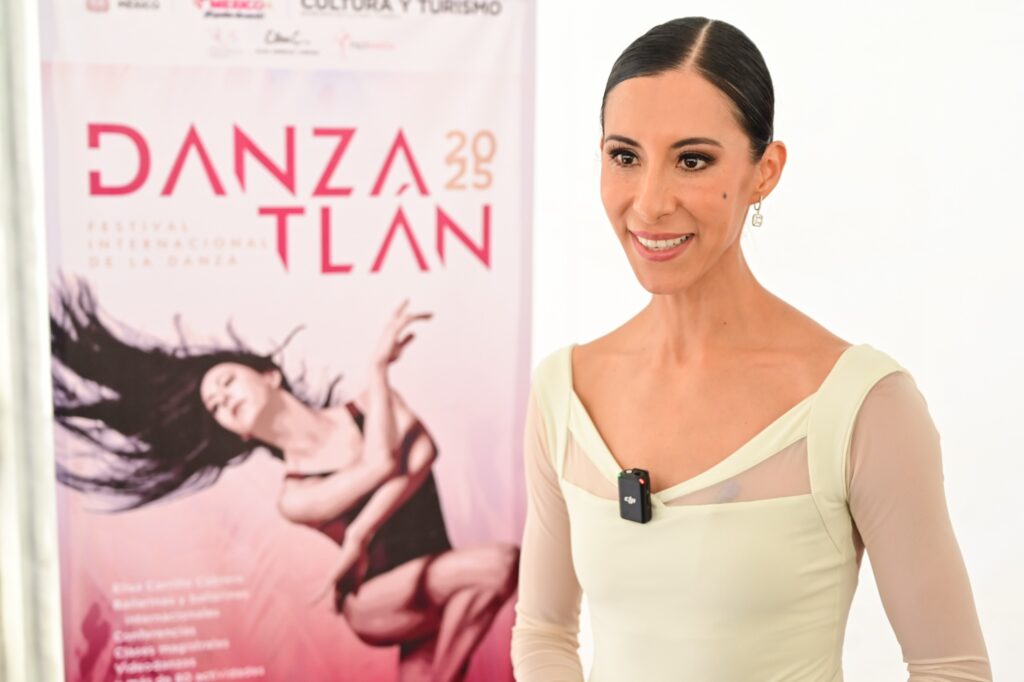 Imparte bailarina mexiquense Elisa Carrillo clase masiva de danza en Edoméx