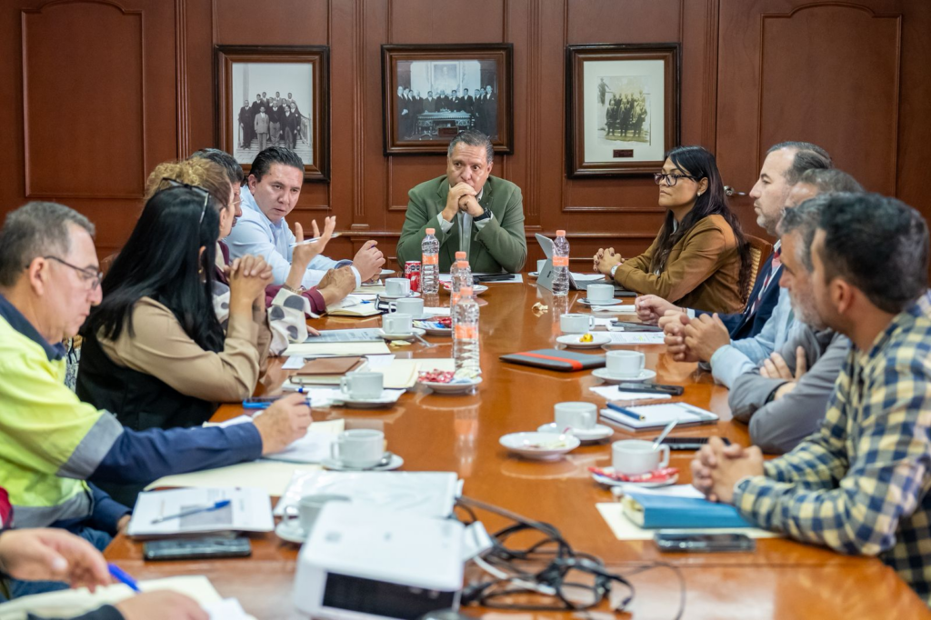 Colaboran Gobierno municipal y Junta de Caminos en beneficio de la movilidad de toluqueños
