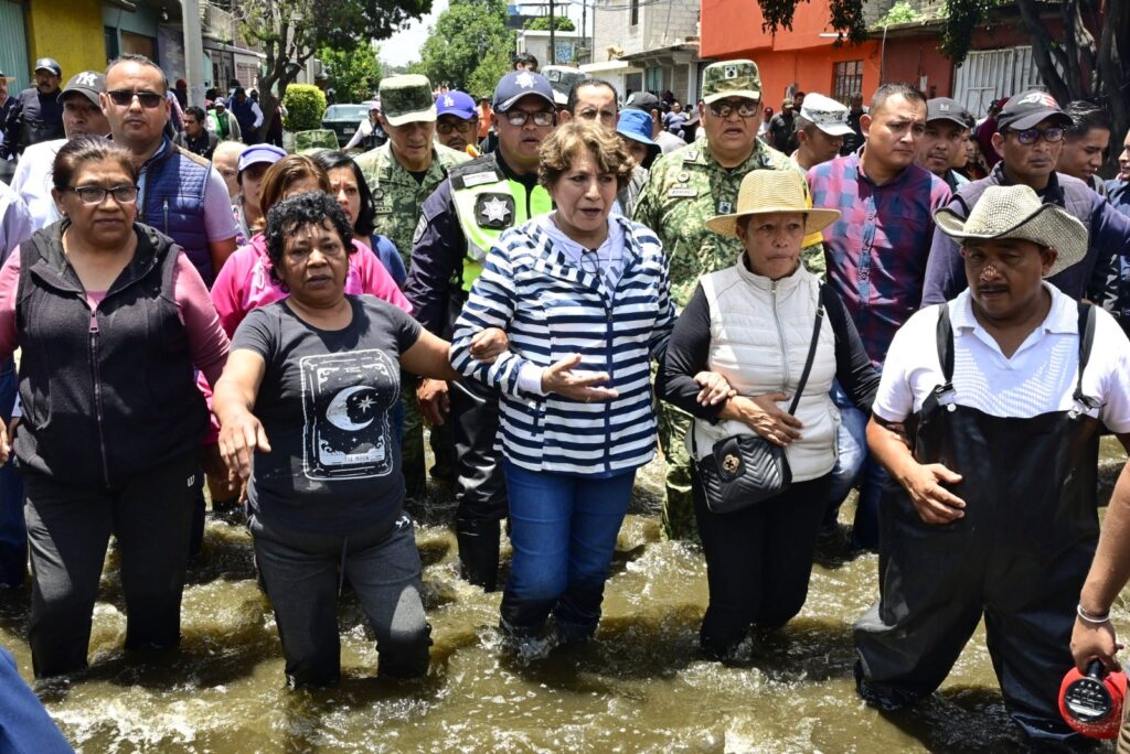 Regresa Delfina Gómez a Chalco; recorre calles inundadas y supervisa atención a la población