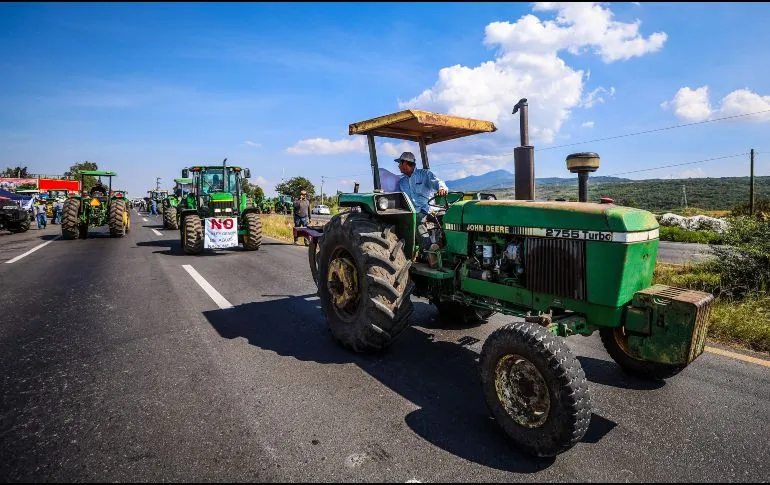 Segob exhorta a dialogar a agricultores y transportistas que bloquean vialidades