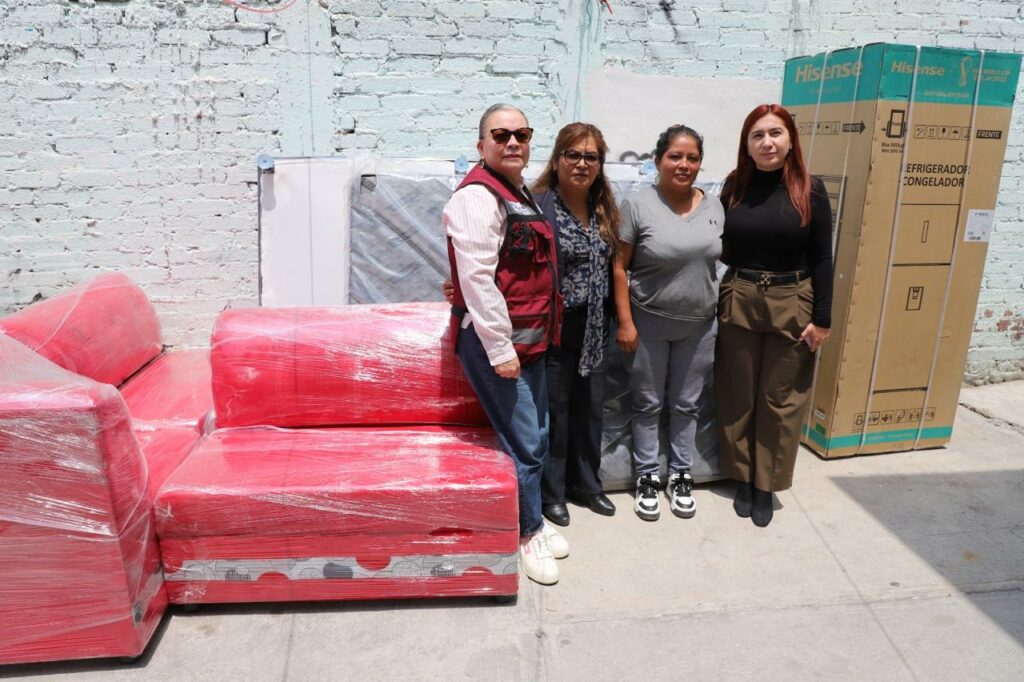 Entrega gobierno de Tecámac apoyos a familias afectadas por las
lluvias