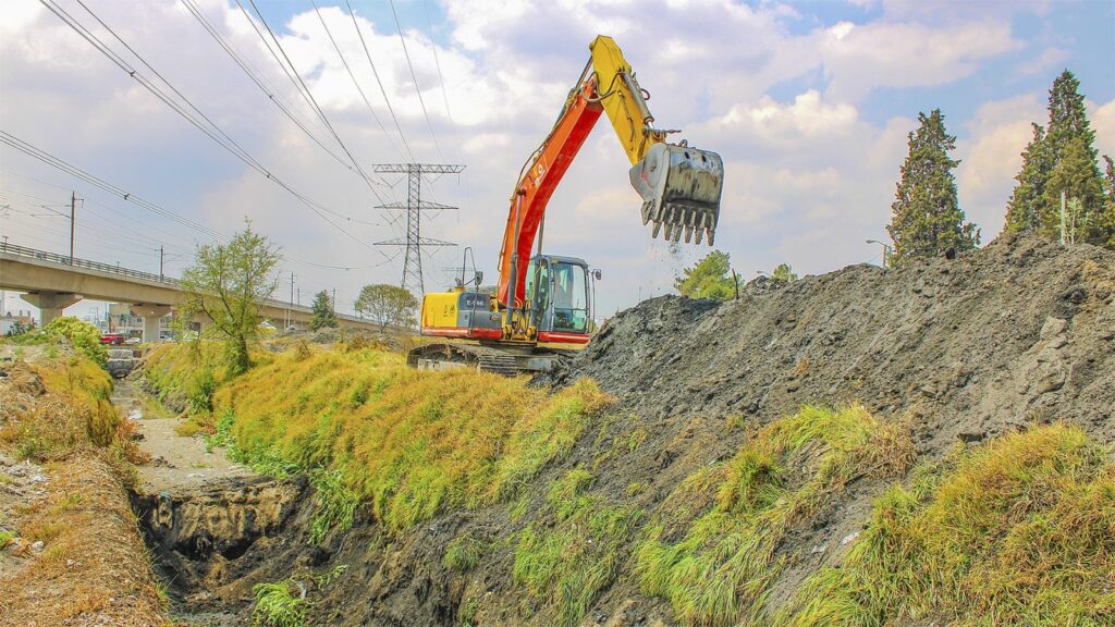 Edoméx refuerza drenajes: desazolvan 240 km para prevenir inundaciones