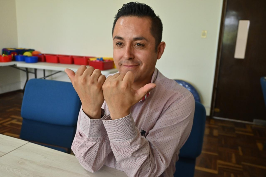 Ofrece Secretaría de Salud del Edoméx cursos de lengua de señas mexicana a personas con discapacidad auditiva
