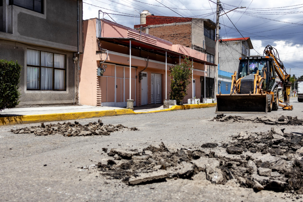 Mantiene Toluca programa de bacheo 2026 en todas las delegaciones