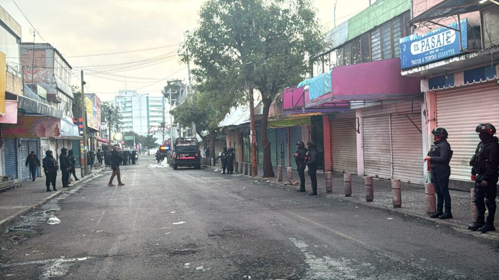 Otra purga en la zona Terminal-Mercado Juárez en Toluca; retiran comercio informal