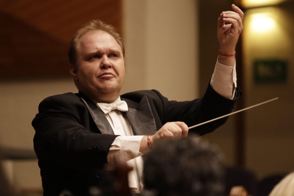 Toma Vladimir Sagaydo la batuta de la Orquesta Sinfónica del Estado de México