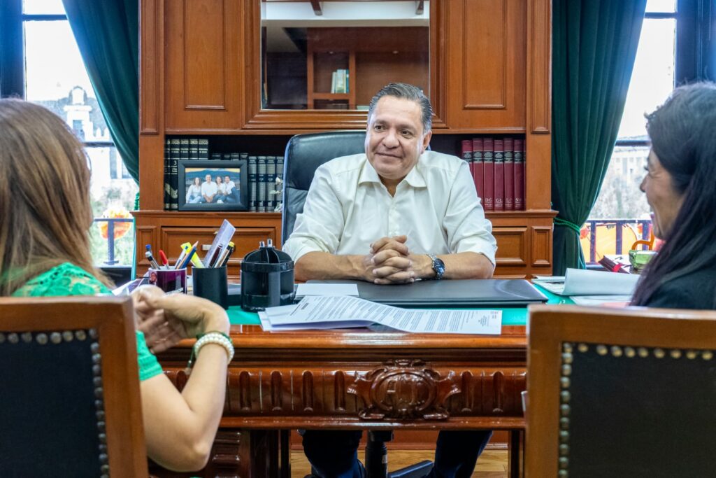 Ricardo Moreno, primer alcalde en certificarse en atención a mujeres víctimas de violencia