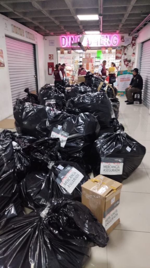 Aplicarán extinción de dominio en Izazaga 89, la plaza donde se vendían productos chinos