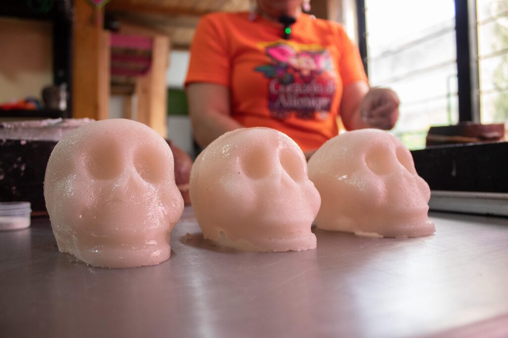 Calaveritas de azúcar dan identidad y orgullo al Edoméx