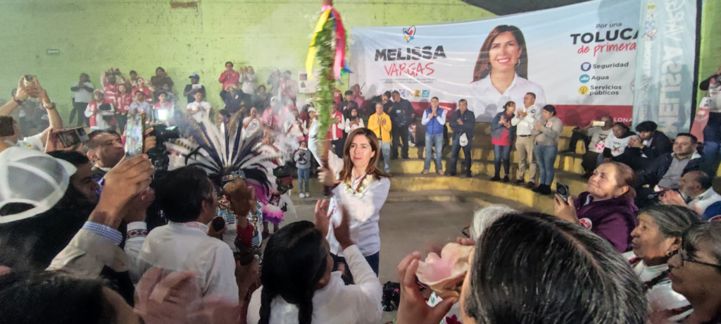 Recibe Melissa Vargas bastón de mando de la comunidad otomí del norte de Toluca