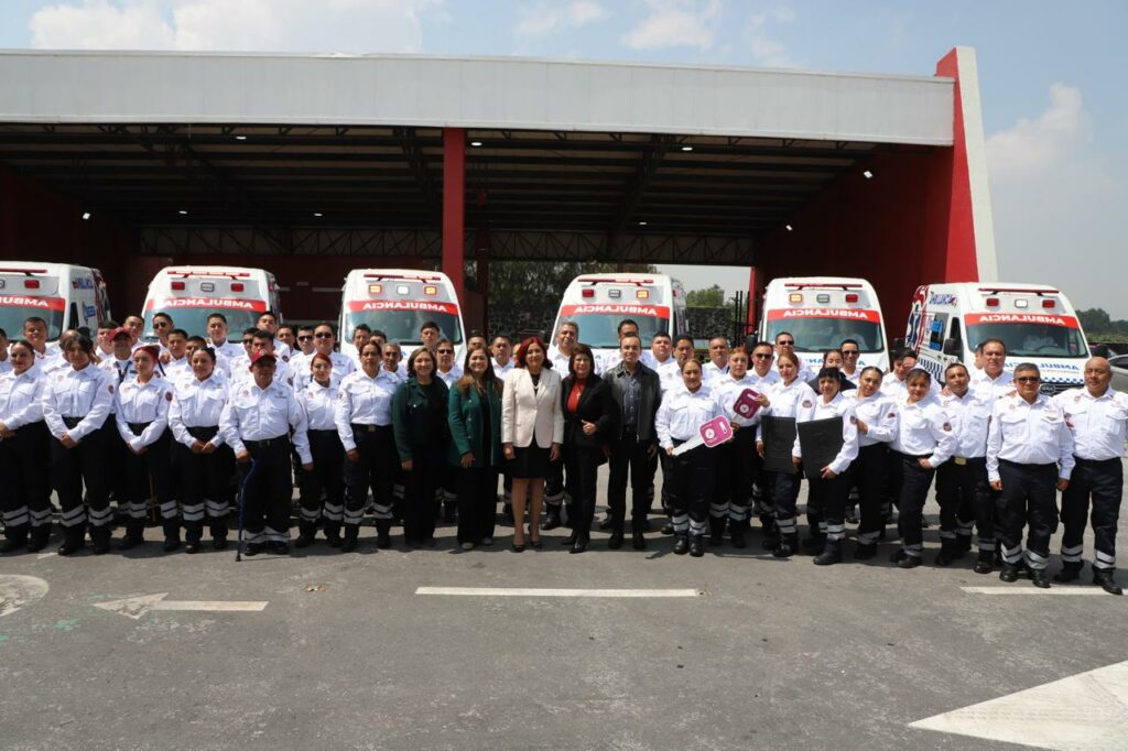 Alcaldesa de Tecámac Rosi Wong reconoce labor de los bomberos en su día