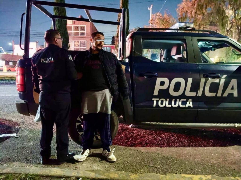 Detienen a sujeto que hizo destrozos en el panteón Santa Julia de Toluca