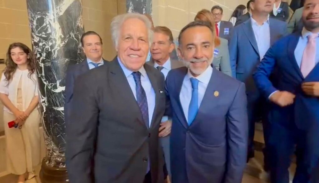 Alcalde de Metepec se reúne con líderes en Washington D.C; viaja con recursos personales