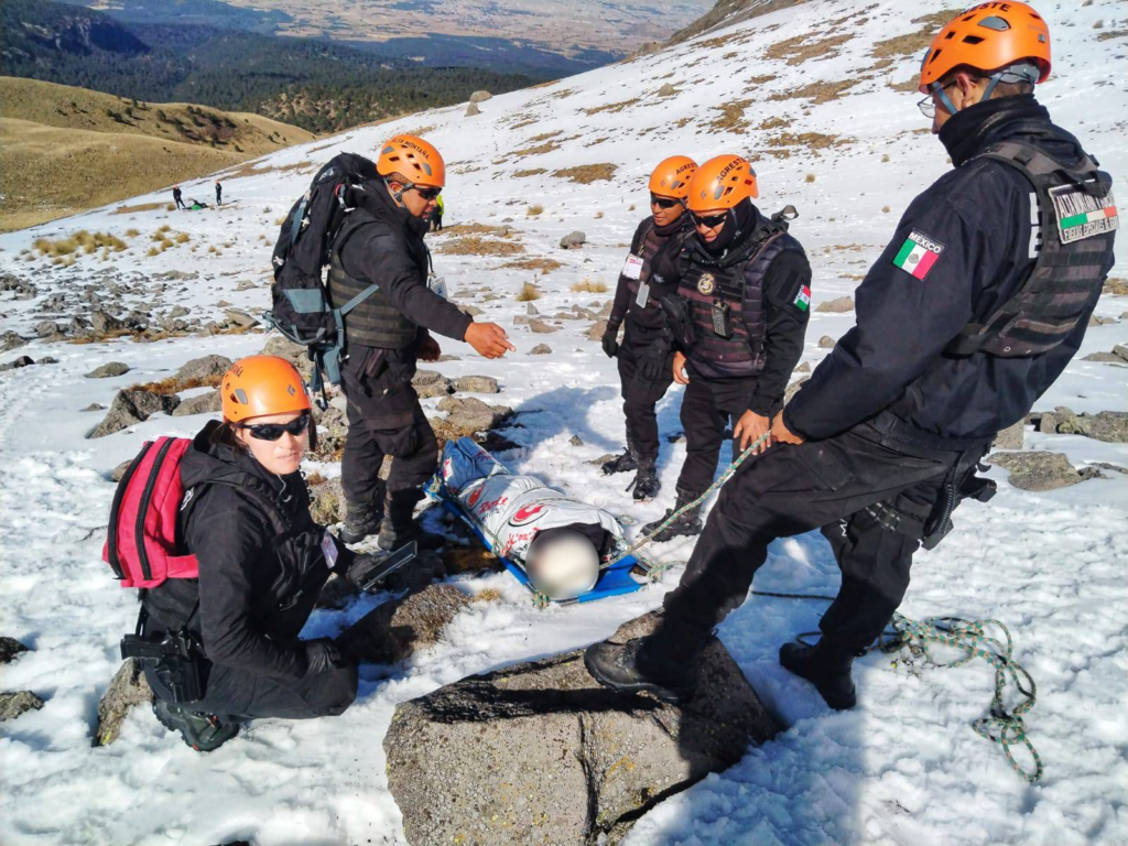 Cuatro personas sufren lesiones durante descenso en el nevado de Toluca; ya fueron atendidas