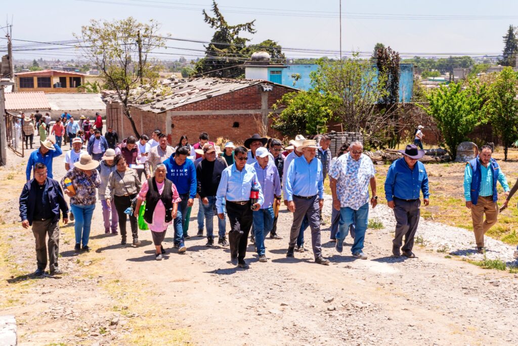Escucha Ricardo Moreno a la zona norte de Toluca en gira de trabajo